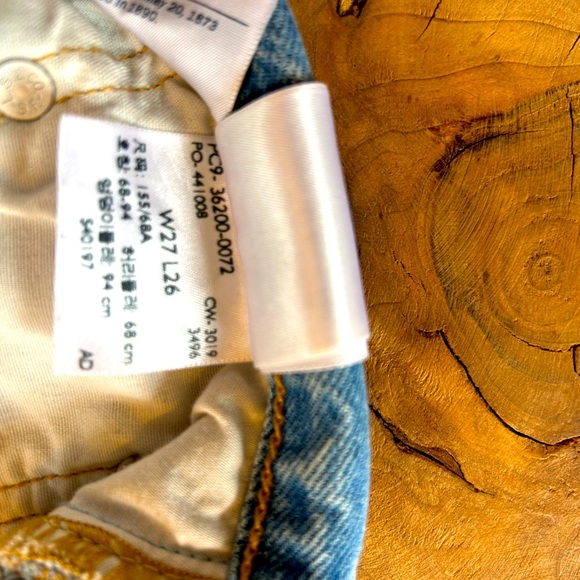 Levi’s high rise, button fly cropped jeans! ✌️ - Picture 3 of 3